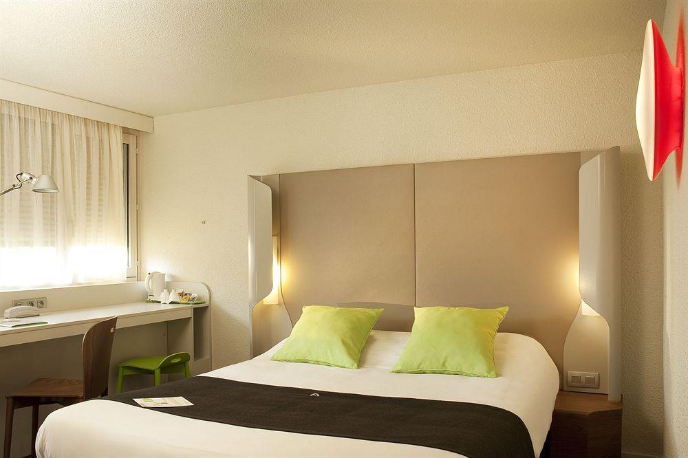 Campanile Hotel Auch Habitación foto