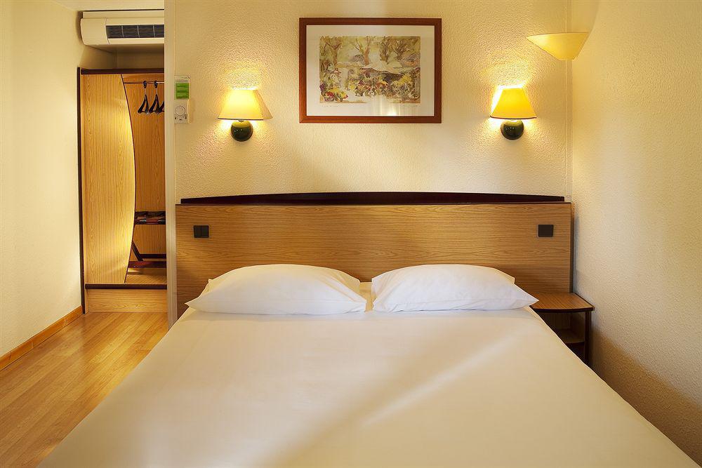 Campanile Hotel Auch Habitación foto